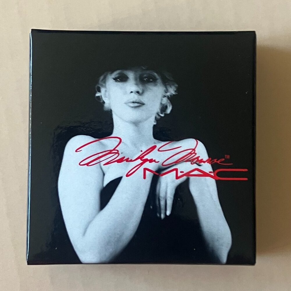 Brand new  Marilyn Monroe MAC Preferred Blonde eyeshadow